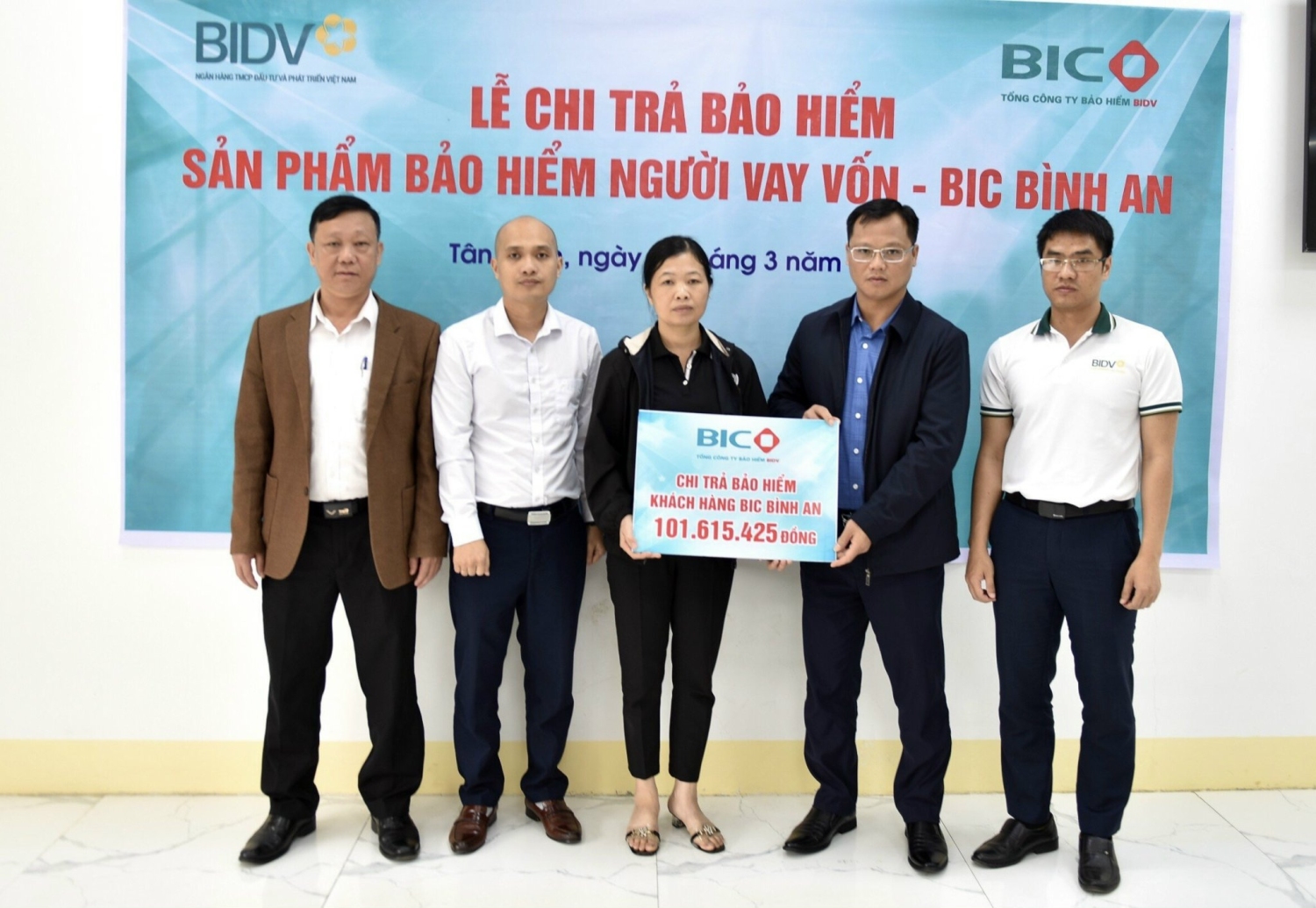 BIC Lào Cai chi trả quyền lợi bảo hiểm cho khách hàng vay vốn tại BIDV Lai Châu